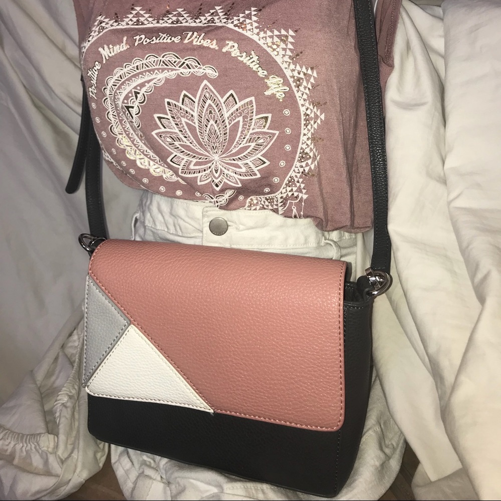 ❤️ Charming Charlie Geo Pattern Crossbody Purse